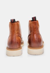Bata Stivaletti stringati - marrone