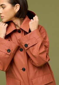 Next - Trenchcoat - terracotta brown Miniatuurafbeelding 1