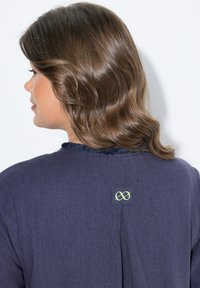 LAURASØN V-AUSSCHNITT ARM - Denní šaty - navy blue