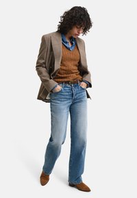 GANT CABLE V NECK - Strickpullover - cacao