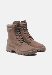Braune Wildleder-Ankle Boots mit runden Zehen, Schnürung vorne, gepolsterter Kragen und strapazierfähigen Gummisohlen. Timberland-Logo an der Seite.