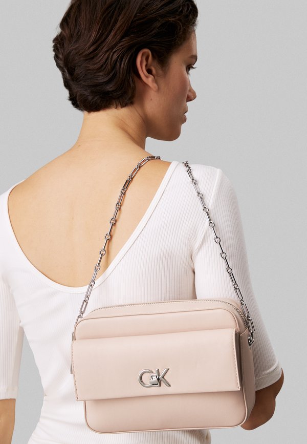 CAMERA BAG POCKET - Cross body bag - rose dust2