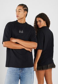 YOURTURN - UNISEX - Marškinėliai su spaudiniu - true black Miniatiūros vaizdas 1