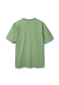 Zelené bavlněné tričko s krátkými rukávy, kulatým výstřihem a malým logem na horní části zad. Hladká textura, volný střih.