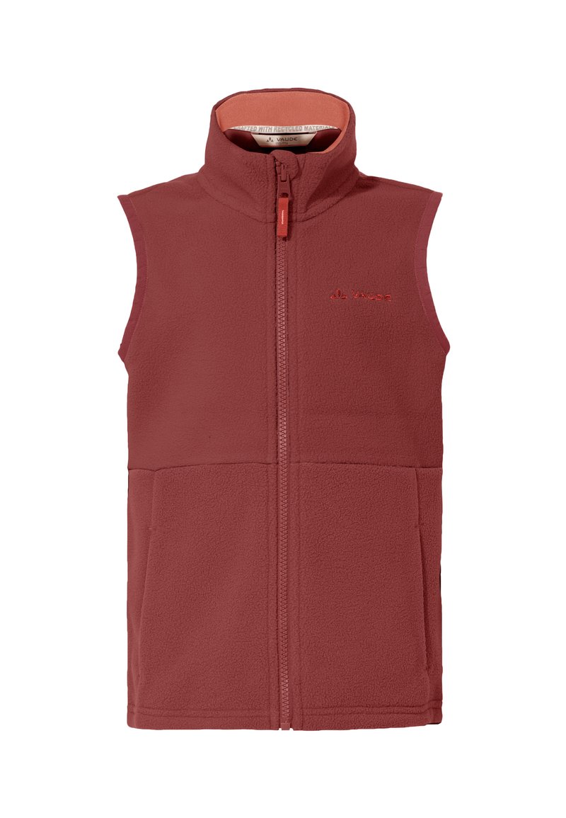 Rote Fleece-Weste mit hohem Kragen, Frontreißverschluss und zwei unteren Taschen. Mit gesticktem Logo auf der linken Seite. Glatte Textur.