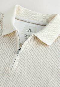 REGULAR FIT - SQUARE PATTERN QUARTER ZIP  - Polo - white