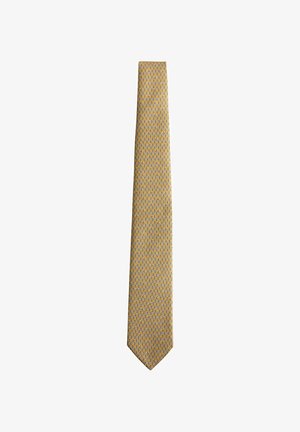 Cravată galbenă și albastră cu un mic model geometric, așezată plat pe un fundal alb.