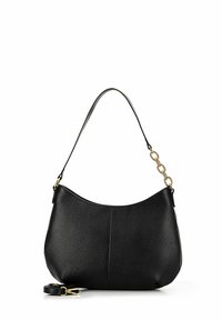 Borsa a mano in pelle nera con superficie testurizzata, forma curva, tracolla regolabile e dettagli in catena dorata. Presenta un unico manico superiore.