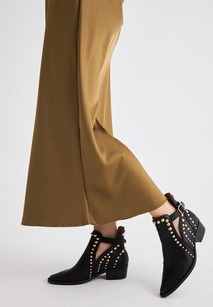 Botines bajos - black