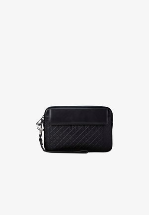Calvin Klein, REFINED EMBLEM MIX POUCH - Τσαντάκι - black