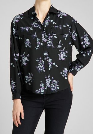 Camicia nera a motivi floreali con fiori viola e turchesi, dotata di due tasche frontali e maniche lunghe con polsini abbottonati, realizzata in tessuto leggero.