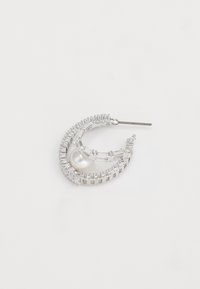 Silver hoop earring featuring a pearl in the center, adorned with rectangular and round cut accents along the hoop's edge.