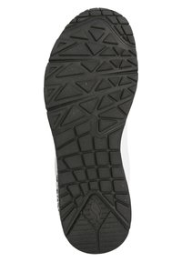 Semelle de chaussure en caoutchouc noir avec un motif texturé comportant des motifs angulaires et des rainures pour l'adhérence. Design épuré et uniforme avec une marque.