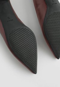 Next WIDE FIT FOREVER COMFORT KITTEN HEEL COURT - Avokkaat - wine red