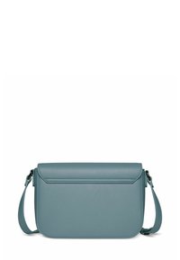 Borsa a tracolla in morbida ecopelle color turchese, forma rettangolare, texture liscia, con cinturino regolabile singolo, caratterizzata da un design minimalista con cuciture sottili.