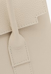 RYŁKO R40610TB - Ručna torba - beige