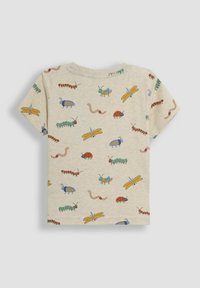 Korte mouwen kinder t-shirt in beige met kleurrijke, speelse insectpatronen met lieveheersbeestjes, rupsen en libellen.