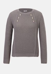 Grå strikket genser med ribbestruktur, rund halsutringning og fem dekorative knapper foran. Har lange ermer og en tettsittende design.
