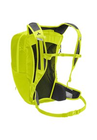 Heldere gele rugzak met netvormige zijpanelen, verstelbare schouderbanden en een gevoerde heupgordel. Beschikt over ritsen en reflecterende accenten.