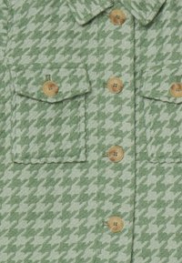 Groen houndstooth-gepatroneerde blazer gemaakt van textuurstof. Bevat twee borstzakken en beige knoopsluitingen.