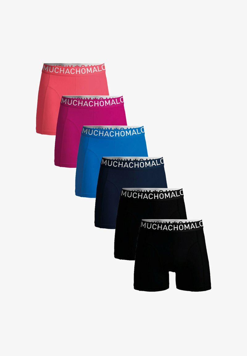Hat boxer alsó szett, hat darab, rózsaszín, magenta, kék, sötétkék, fekete színekben, egységes fekete derékpánttal, rajta a "MUCHACHO MALO" felirattal.