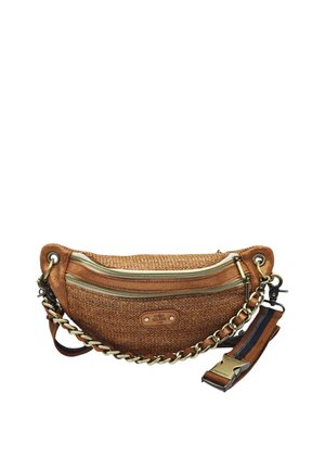 Sac banane en tissu texturé marron avec deux fermetures éclair à l'avant, un détail en chaîne dorée et une sangle réglable avec une boucle noire et marron.