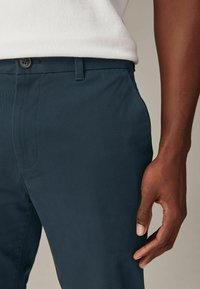 Next 2 PACK SLIM FIT STRETCH - Chinos tipa bikses - blue light stone
