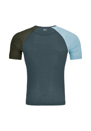Men’s short-sleeve athletic shirt with dark blue body, olive green left sleeve, and light blue right sleeve, viewed from the back.