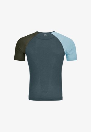 Men’s short-sleeve athletic shirt with dark blue body, olive green left sleeve, and light blue right sleeve, viewed from the back.
