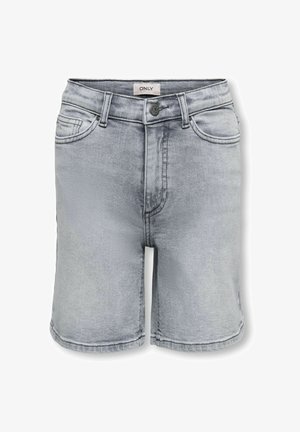 Pantaloni scurți din denim albastru deschis, cu nasture în față, bucle pentru curea și design cu cinci buzunare, etichetați cu un tag alb „ONLY” pe interiorul taliei.