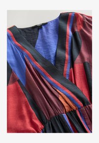 Ausgewählt, red blue abstract print