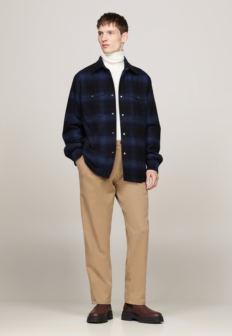 Tommy Hilfiger BRUSHED CHECK OVER - Lehká bunda - desert sky multi