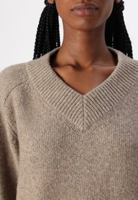 Abercrombie & Fitch - Sweter