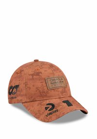 Casquette orange avec un motif texturé, un patch logo en tissu avec "Oracle Red Bull Racing" et des accents imprimés noirs.