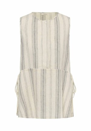Mouwloos beige topje met verticale zwarte strepen, ronde halslijn, klein knoopje aan de voorkant en zijstrikken op een effen witte achtergrond.
