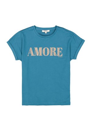 Camiseta de algodón turquesa con mangas cortas enrolladas y cuello redondo. "AMORE" en grandes letras doradas brillantes en el pecho.