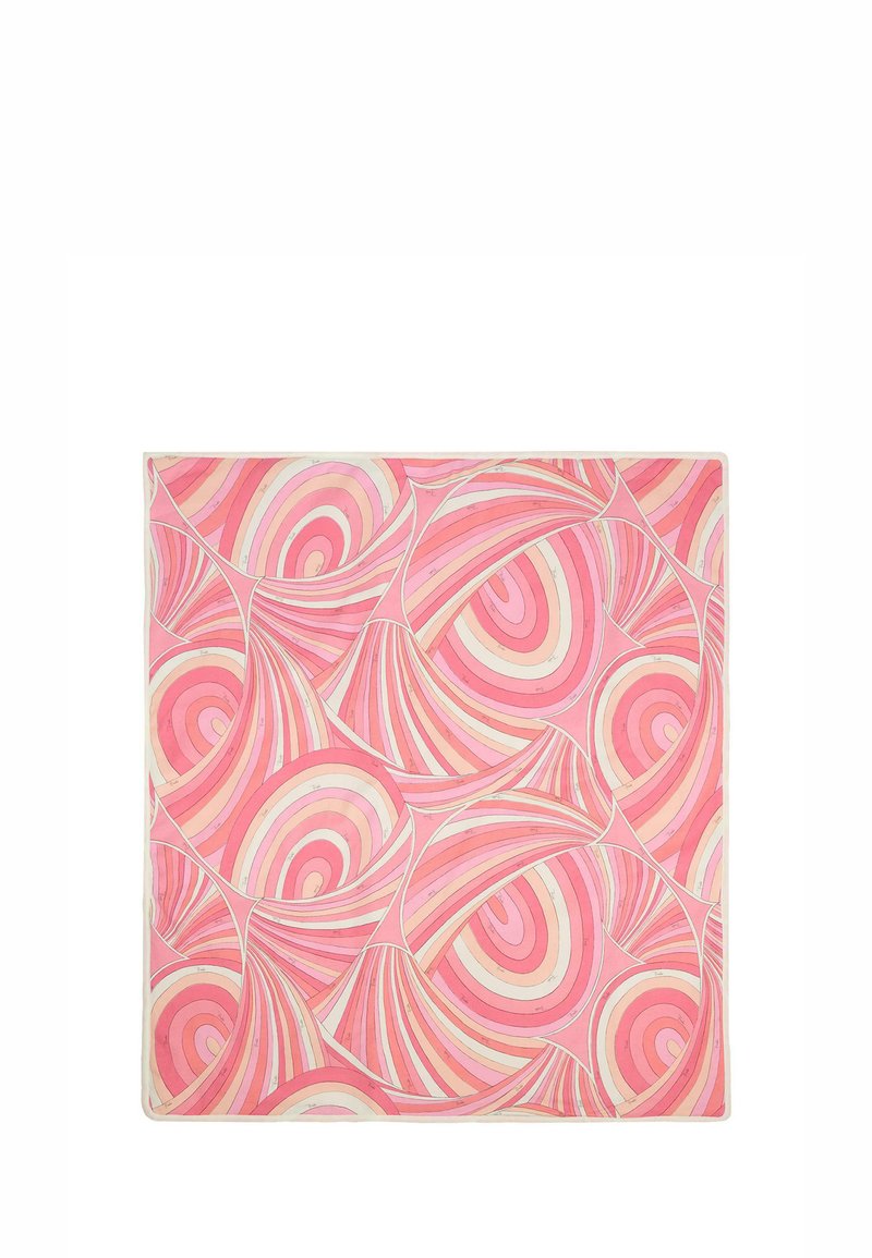 Różowa tkanina wzorzysta z wirującymi liniami w różnych odcieniach różu i kremu, tworząca abstrakcyjny wzór z miękkimi krzywymi.