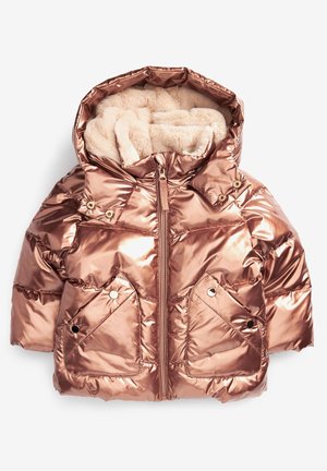 Chaqueta acolchada para niño pequeño en color oro rosa brillante con capucha forrada en suave piel sintética beige, cremallera frontal y dos bolsillos con botón de presión.