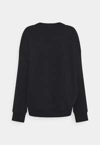 Sweat-shirt noir à manches longues avec col rond, poignets et ourlet côtelés, présenté à plat vu de dos.