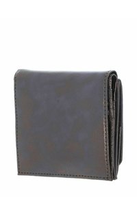 Portefeuille bifold en cuir noir avec coutures visibles, présenté fermé en angle sur un fond blanc.