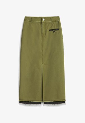 Olivgrüner, knielanger Rock mit einem Schlitz vorne, Reißverschlusstasche und fransigem Saum. Aus strapazierfähigem Stoff mit glatter Textur gefertigt.