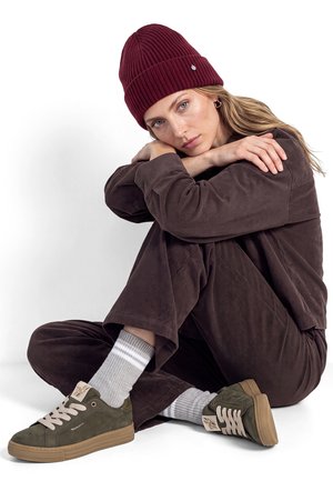 Tamaris, Sneakers laag - olive