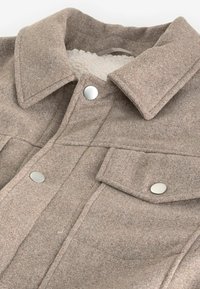 Unselected, brown