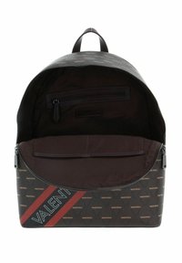 Sac à dos imprimé marron avec le nom "VALENTINO" en doré et des accents rouges, doté d'une fermeture éclair et d'une poche zippée intérieure.