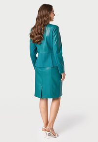 QUIOSQUE Bunda z nepravej kože - turquoise