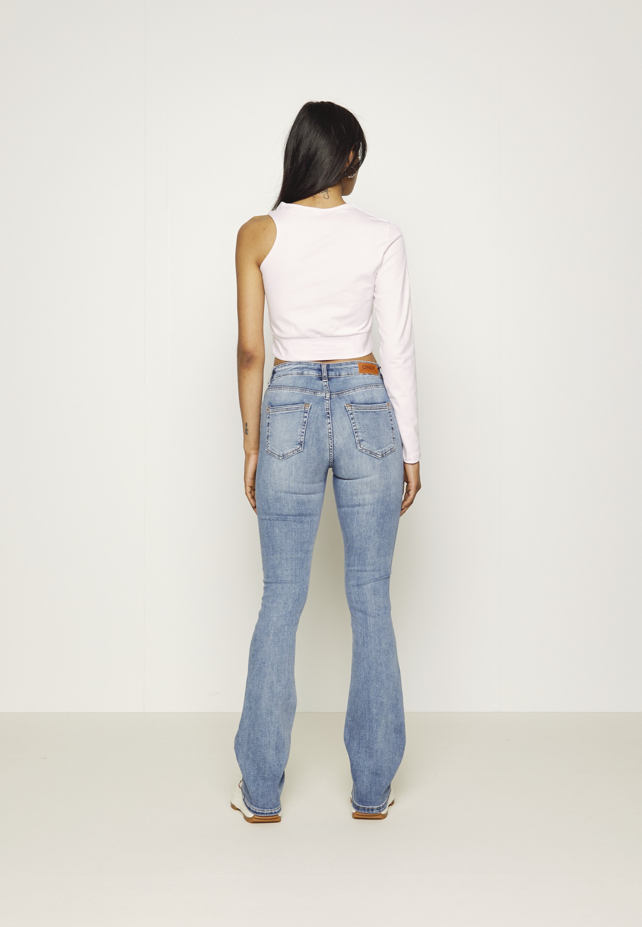ONLY ONLBLUSH MID - Flared Jeans 