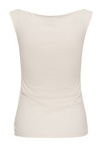 Haut beige sans manches avec une coupe légèrement ajustée et une texture subtile du tissu sur un fond blanc uni.