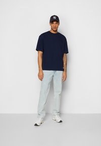 Lee WEST - Calças de ganga de corte relaxado - acid echo bay