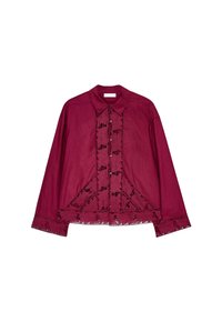 Blusa bordeaux con design collare, caratterizzata da dettagli in pizzo lungo i bottoni e i bordi. Maniche lunghe e vestibilità comoda.