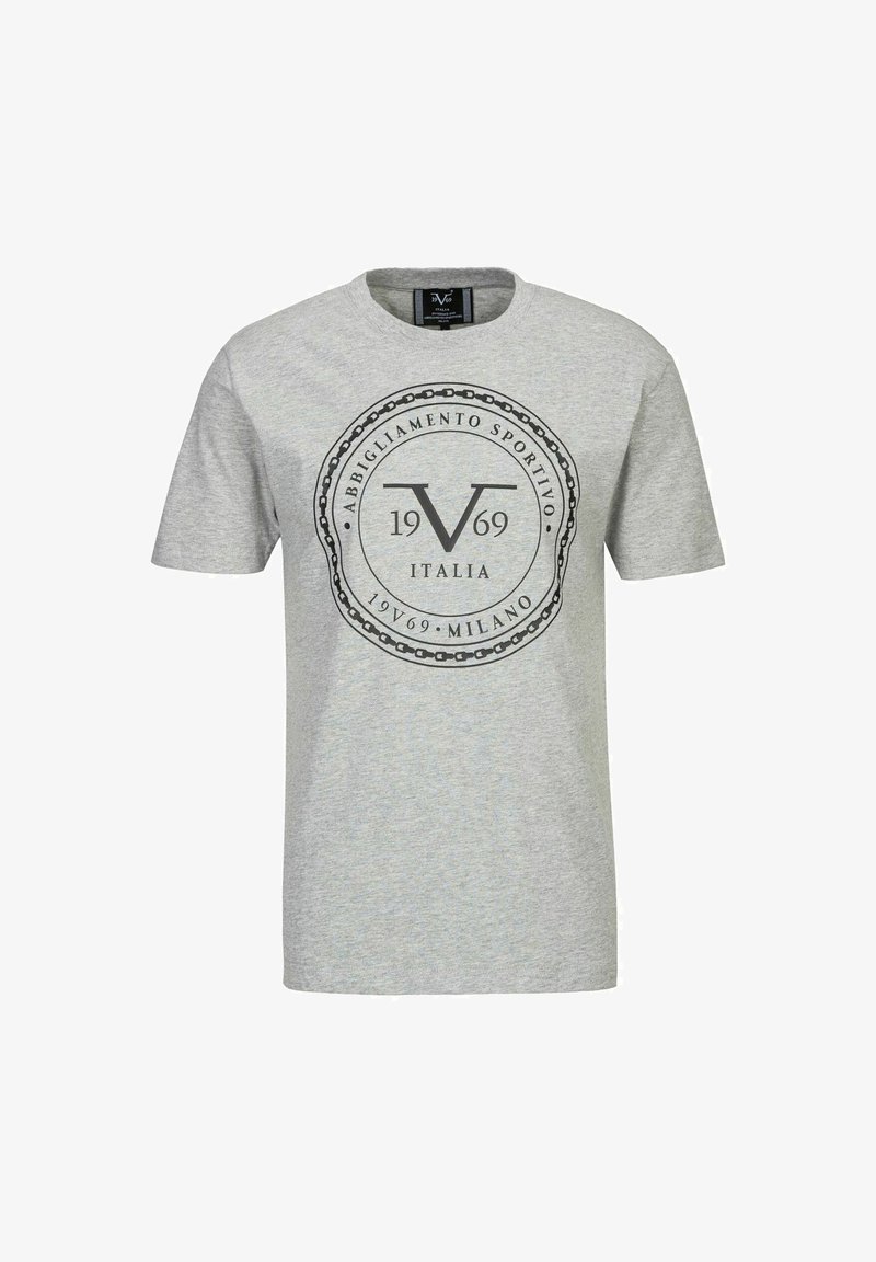 Grijze katoenen T-shirt met een cirkelvormige zwarte graphic met de tekst "V 1969" en "ABIGLIAMENTO SPORTIVO ITALIA" in een vintage ontwerp. Korte mouwen.